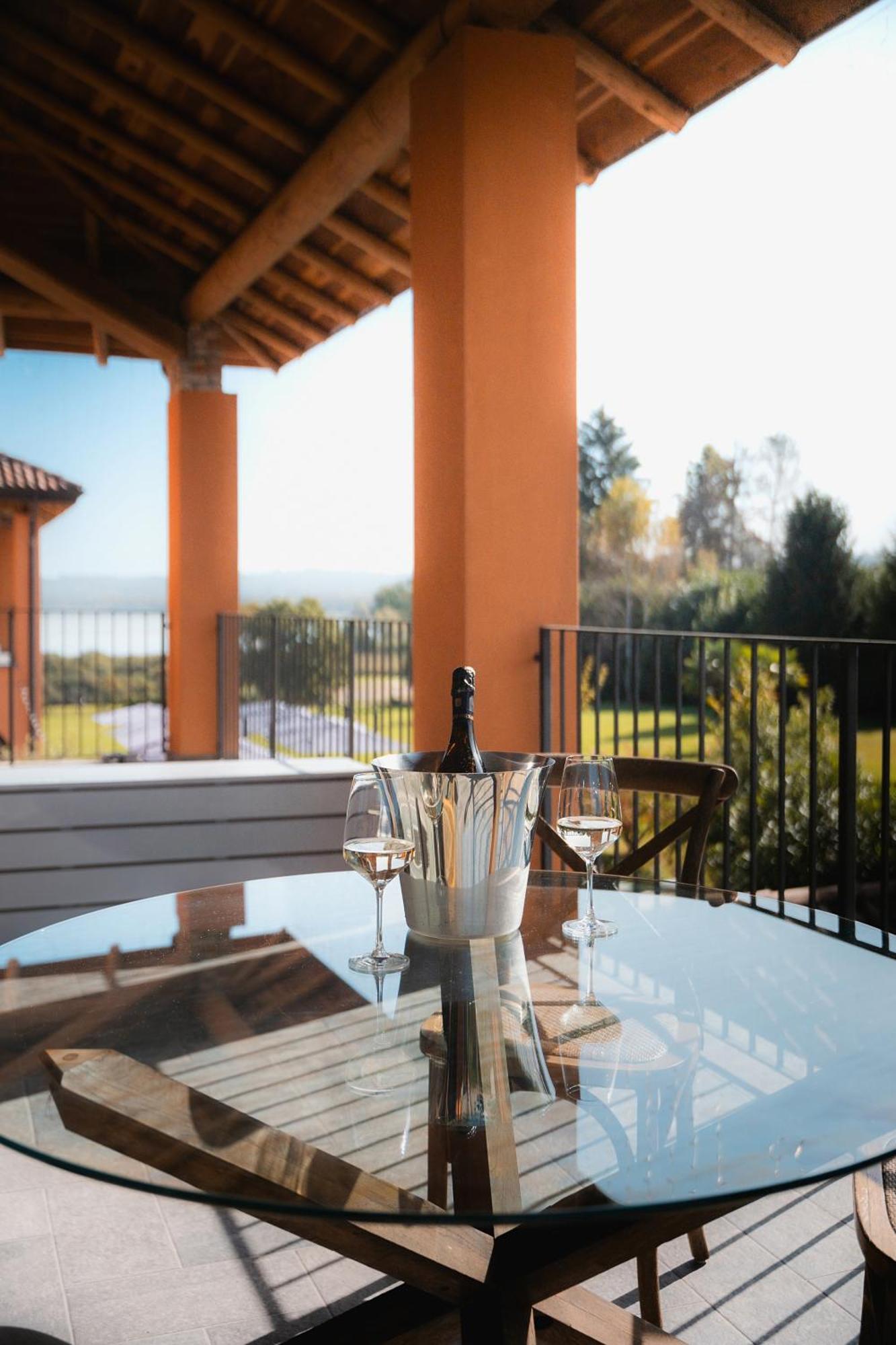 Hotel Equirelais à Lomnago Extérieur photo