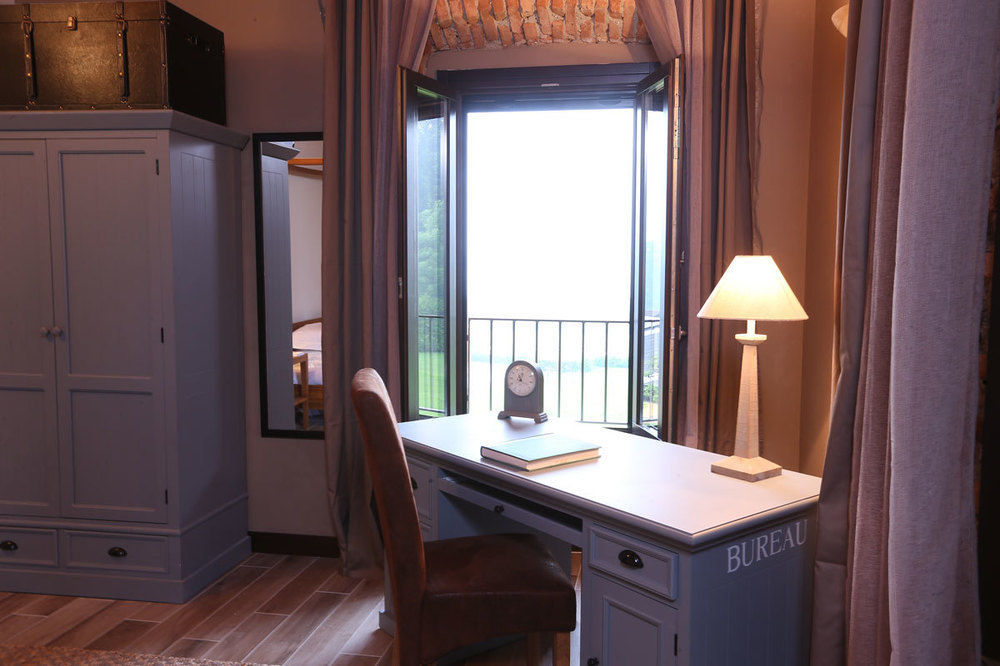 Hotel Equirelais à Lomnago Extérieur photo