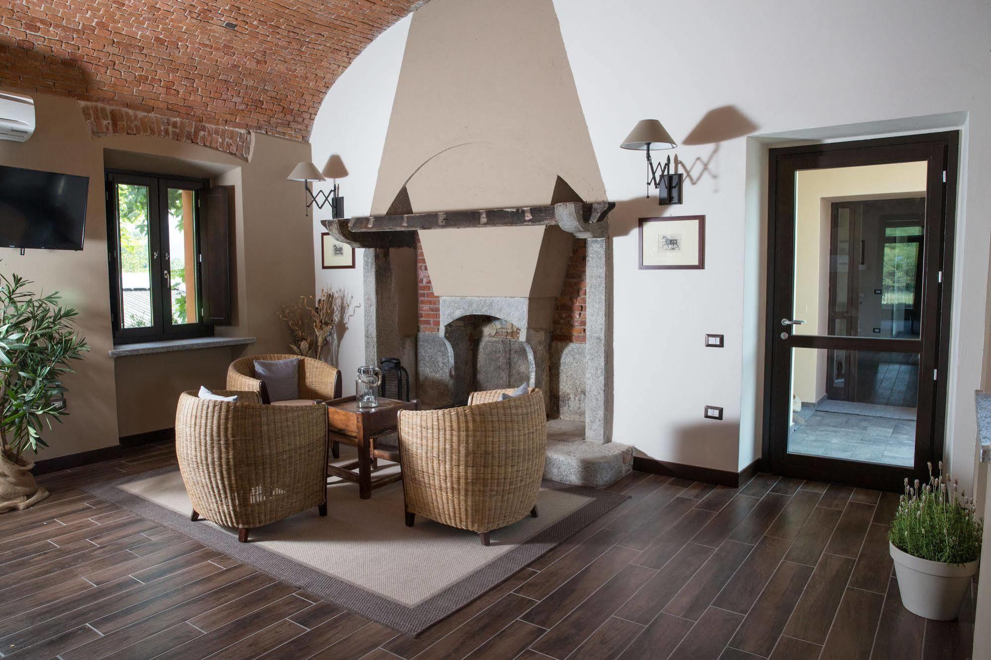 Hotel Equirelais à Lomnago Extérieur photo