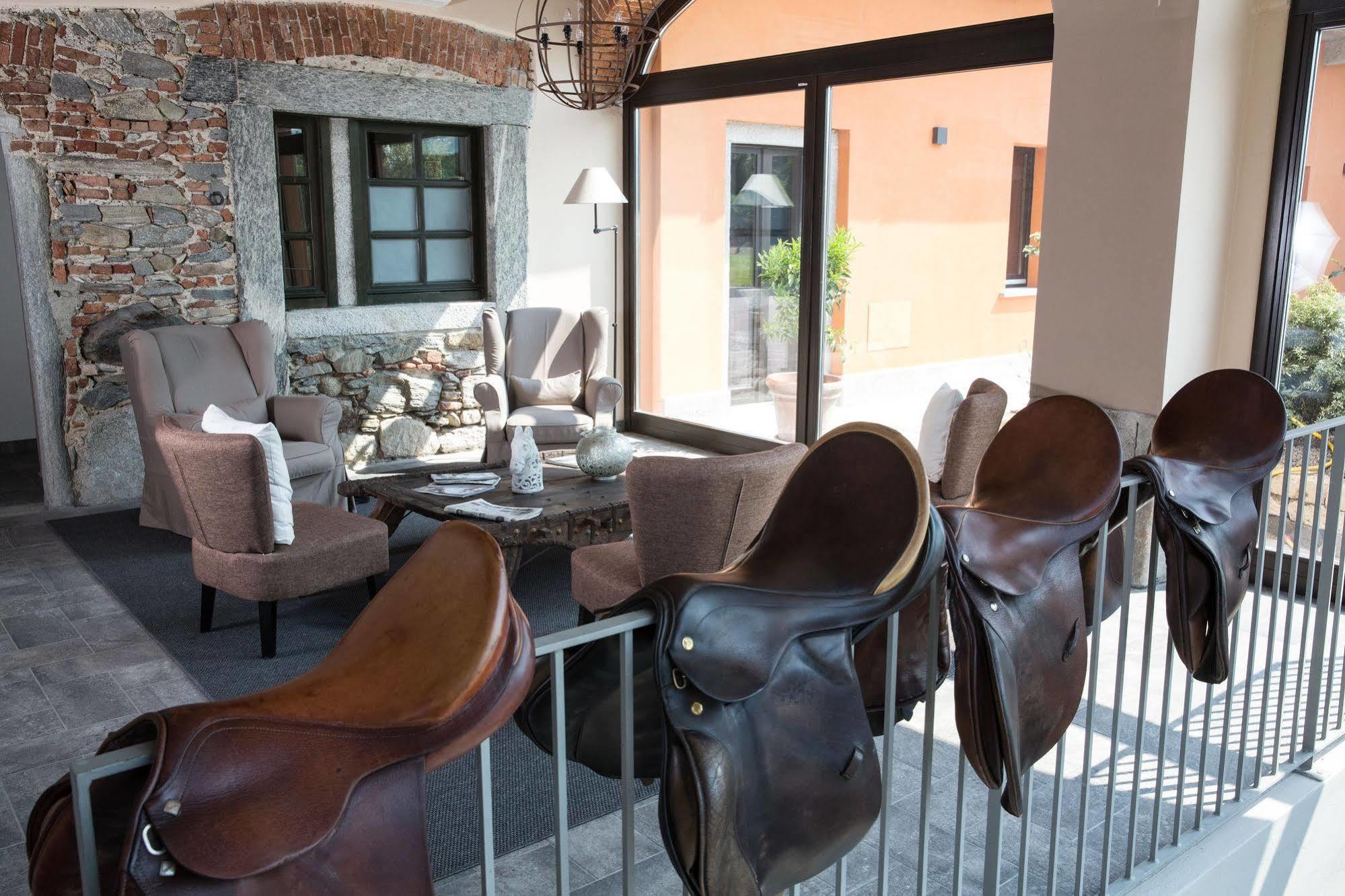 Hotel Equirelais à Lomnago Extérieur photo